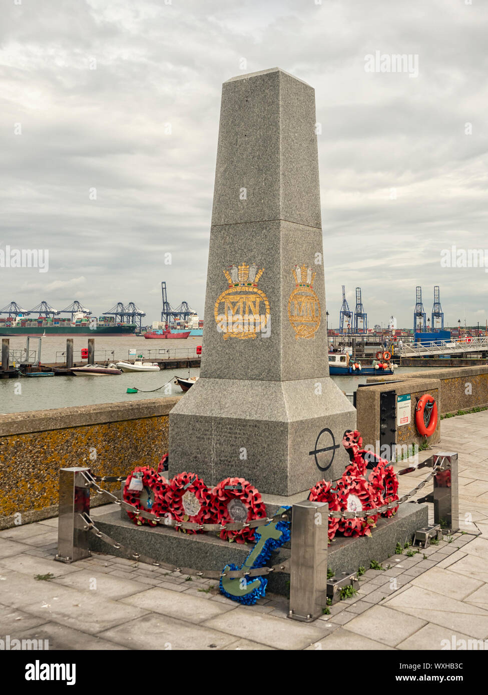 HARWICH, ESSEX, Regno Unito - 12 AGOSTO 2018: Il Memoriale dei marinai della Marina Merchant sul Quay Foto Stock
