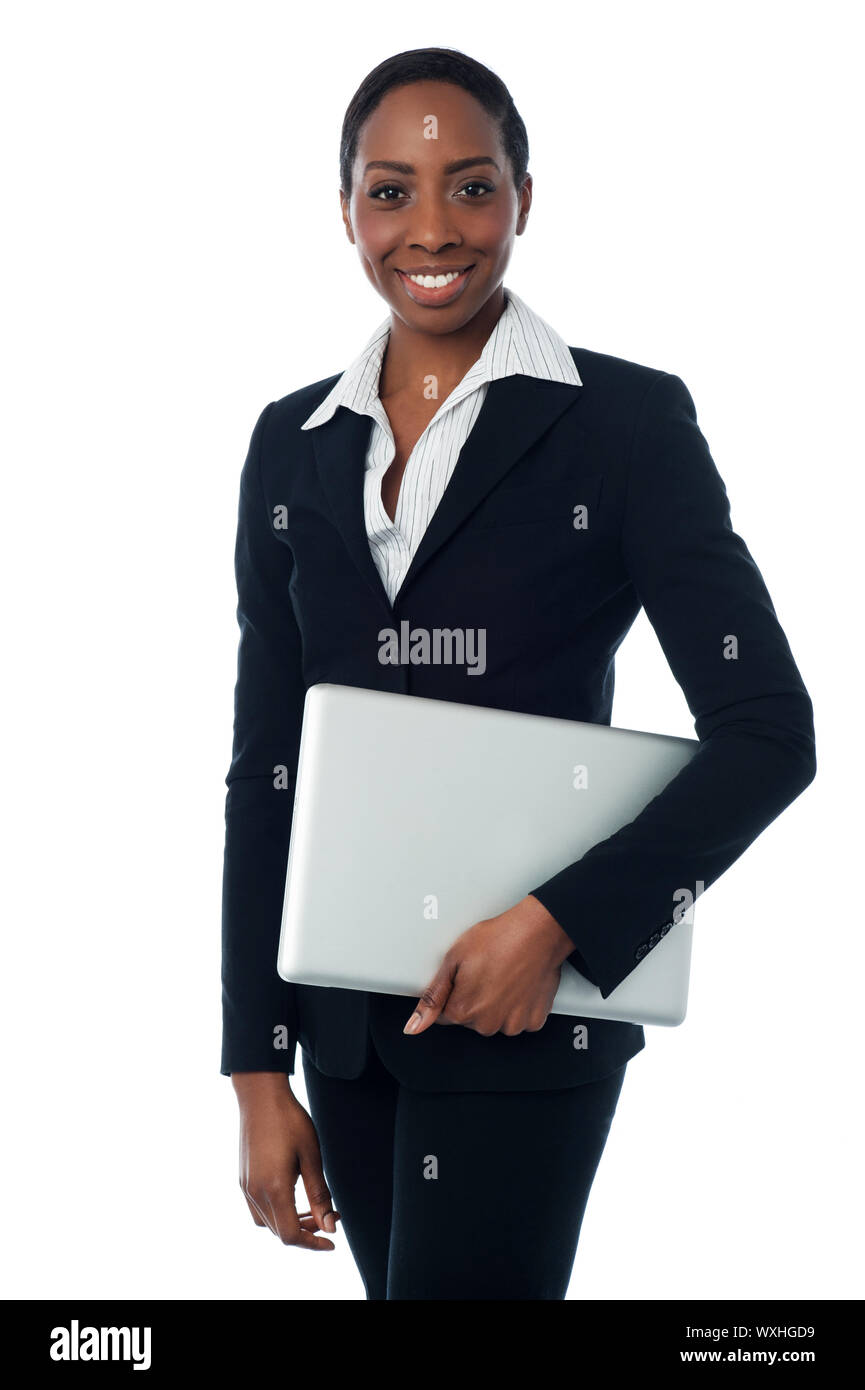Imprenditrice in formali holding laptop Foto Stock
