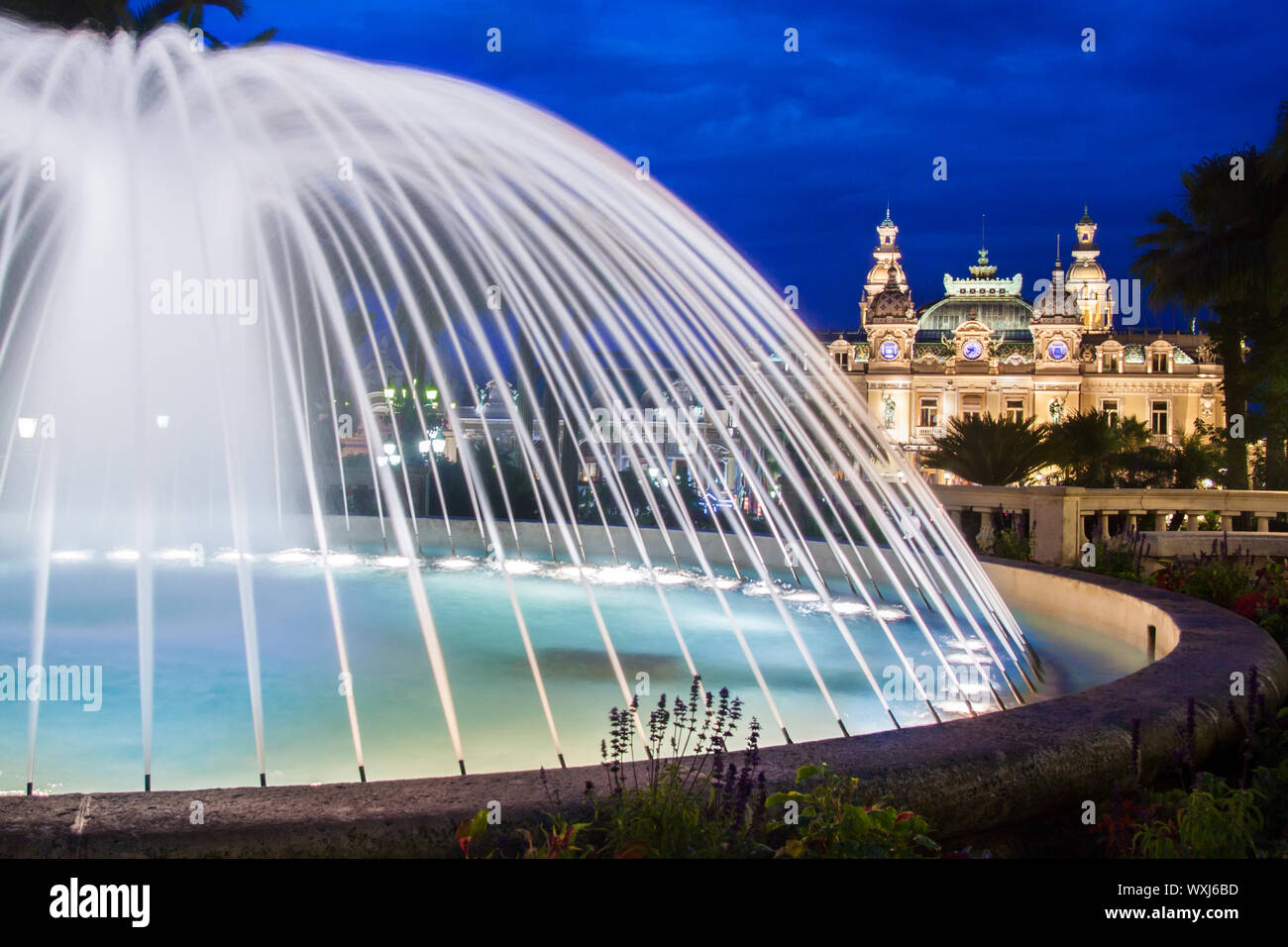 Il Casinò di Monte Carlo è un gioco d'azzardo e complesso di divertimenti situato a Monte Carlo, Monaco, Cote de Azul, in Francia, in Europa. Esso include un casinò, il Foto Stock