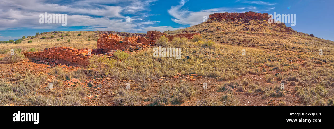 Cittadella rovine visto dal Nalakihu Pueblo, Wupatki National Monument, Arizona, Stati Uniti Foto Stock