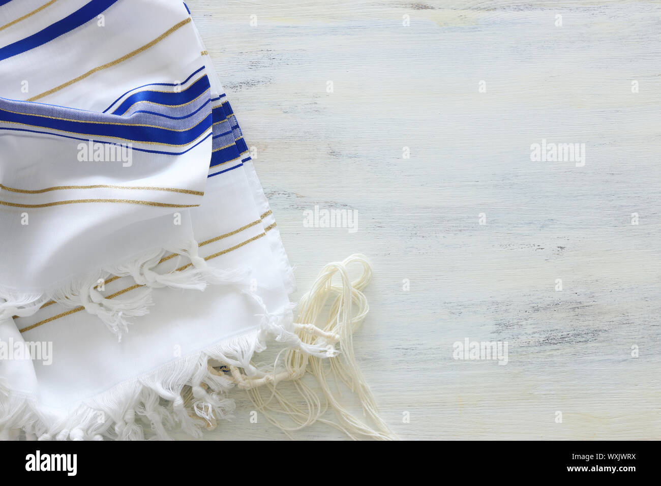 La religione concetto di bianco scialle di preghiera - Tallit, ebraica  simbolo religioso Foto stock - Alamy