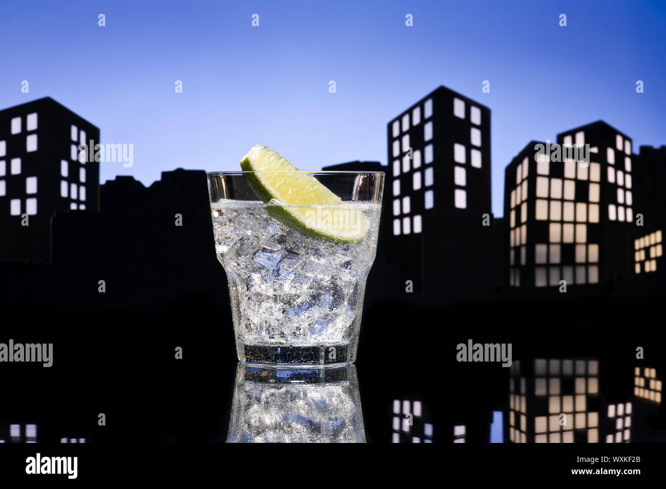 Il Metropolis Gin Tonic cocktail Foto Stock
