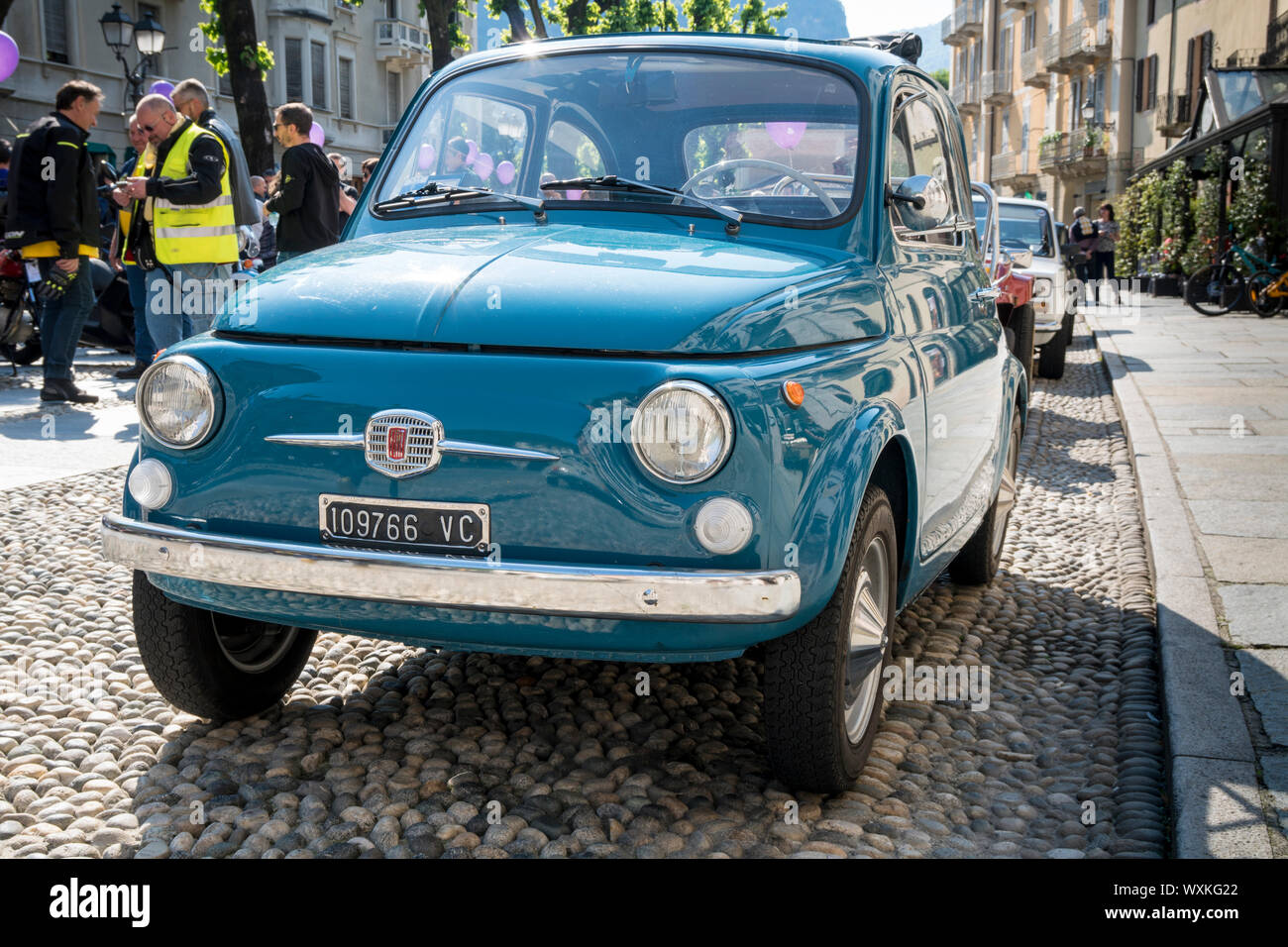 Varallo Sesia, Italia - 02 Giugno 2019: Classic car, italiano vecchio minicar Fiat 500 durante un'auto d'epoca rally Foto Stock