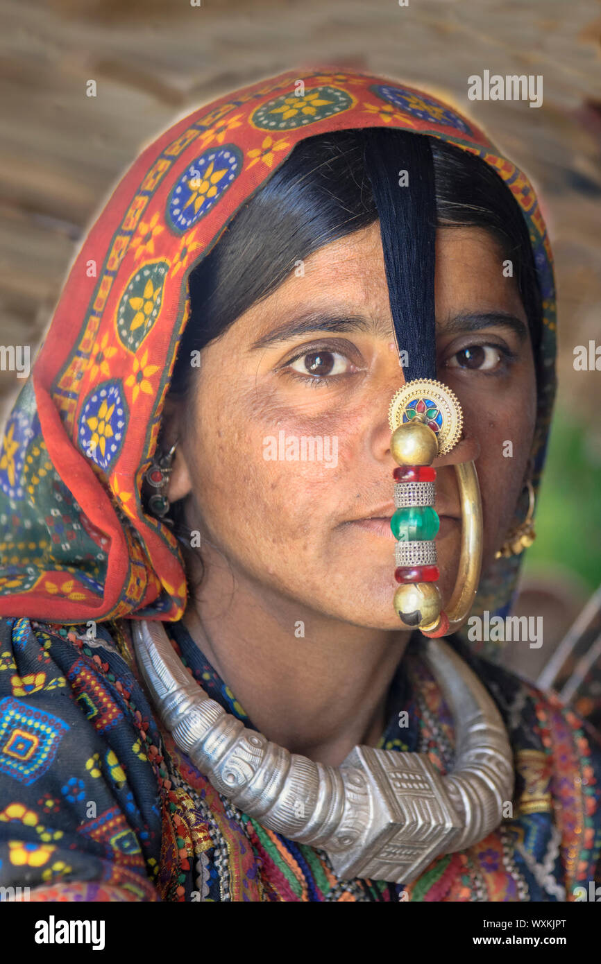 Anello al naso d'oro immagini e fotografie stock ad alta risoluzione - Alamy