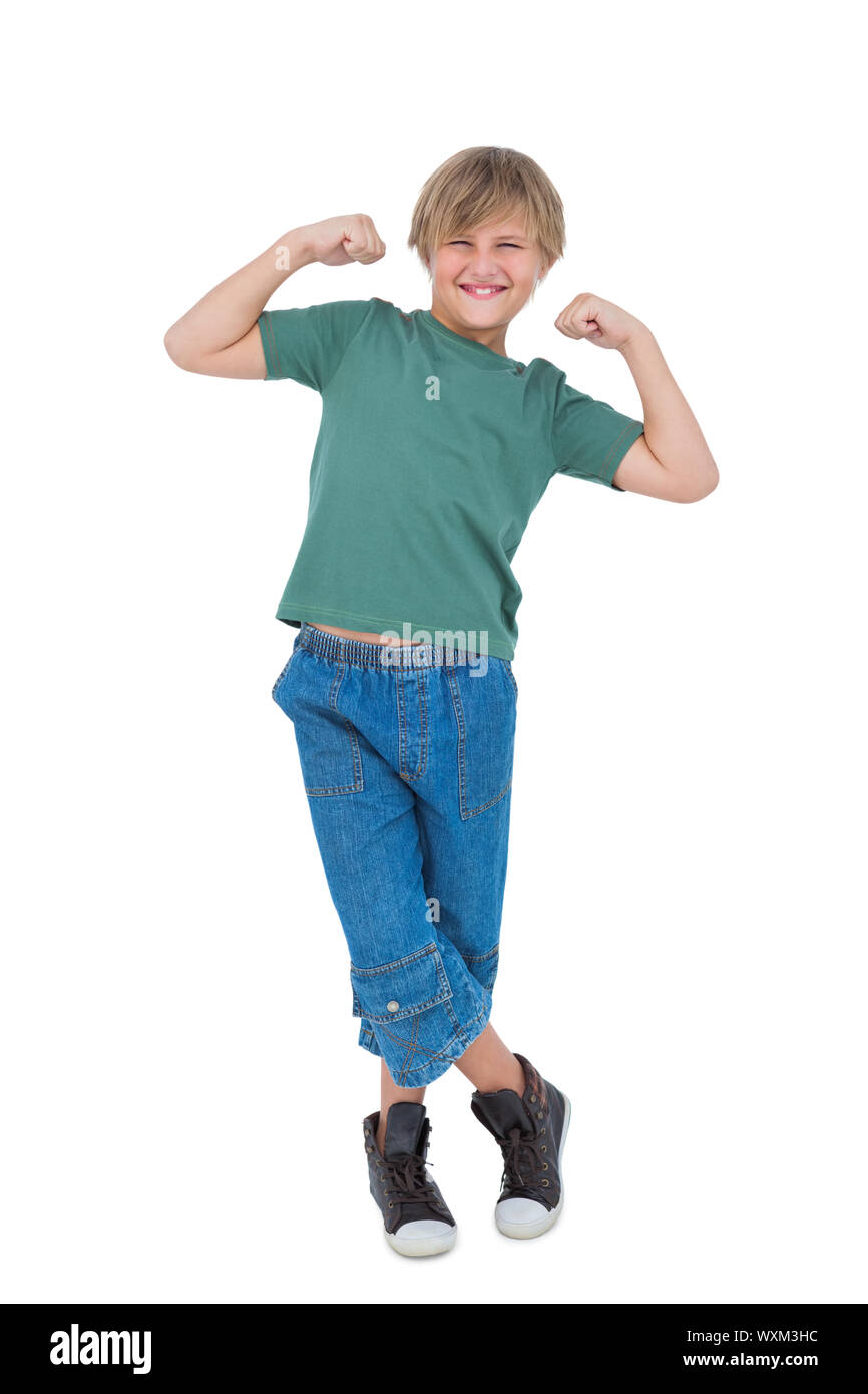 Felice ragazzo biondo braccio tensore muscoli su sfondo bianco Foto Stock Felice ragazzo biondo braccio tensore muscoli su sfondo bianco Foto Stock