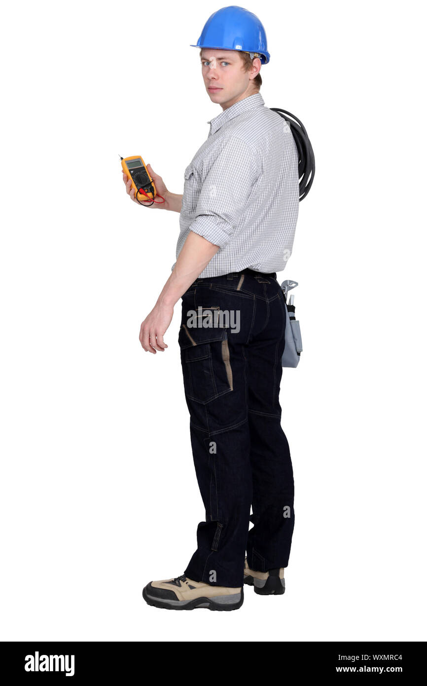 Qualificato ingegnere elettrico tenendo la lettura Foto Stock