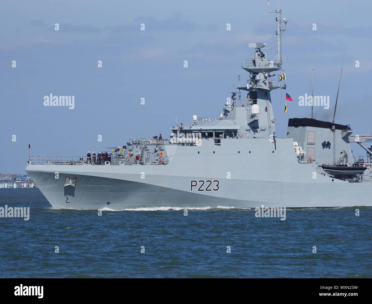 Sheerness, Kent, Regno Unito. Il 17 settembre 2019. HMS Medway immettendo il fiume Medway a Sheerness, Kent all ora di pranzo. Essa è diretta a Chatham e insolitamente sarà ufficialmente commissionato nel luogo lei è chiamato dopo durante il suo soggiorno. HMS Medway è un 90-metro offshore nave pattuglia e saranno coinvolti nella lotta contro il terrorismo e anti-operazioni di contrabbando per aiutare a mantenere la Gran Bretagna sicuro. Credito: James Bell/Alamy Live News Foto Stock
