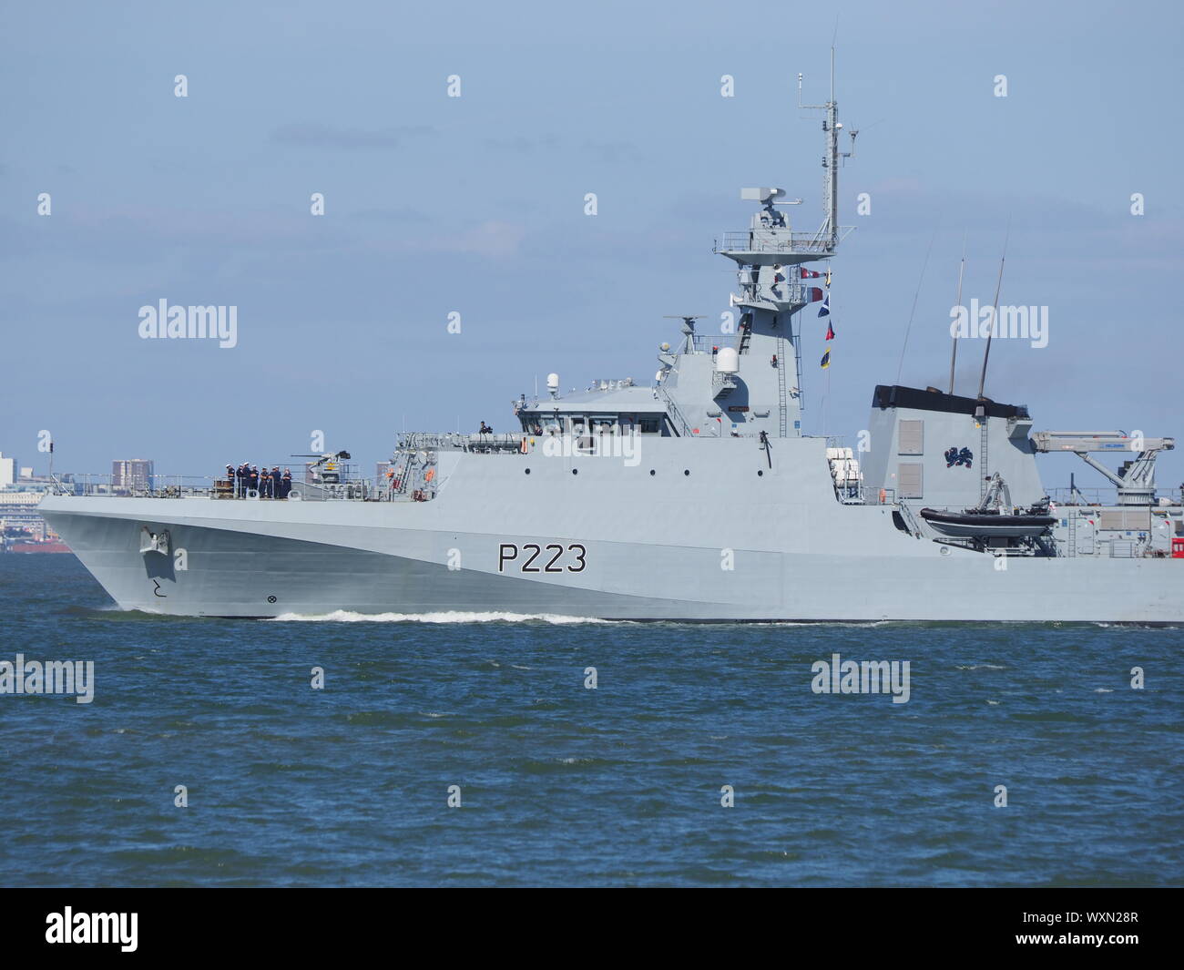 Sheerness, Kent, Regno Unito. Il 17 settembre 2019. HMS Medway immettendo il fiume Medway a Sheerness, Kent all ora di pranzo. Essa è diretta a Chatham e insolitamente sarà ufficialmente commissionato nel luogo lei è chiamato dopo durante il suo soggiorno. HMS Medway è un 90-metro offshore nave pattuglia e saranno coinvolti nella lotta contro il terrorismo e anti-operazioni di contrabbando per aiutare a mantenere la Gran Bretagna sicuro. Credito: James Bell/Alamy Live News Foto Stock
