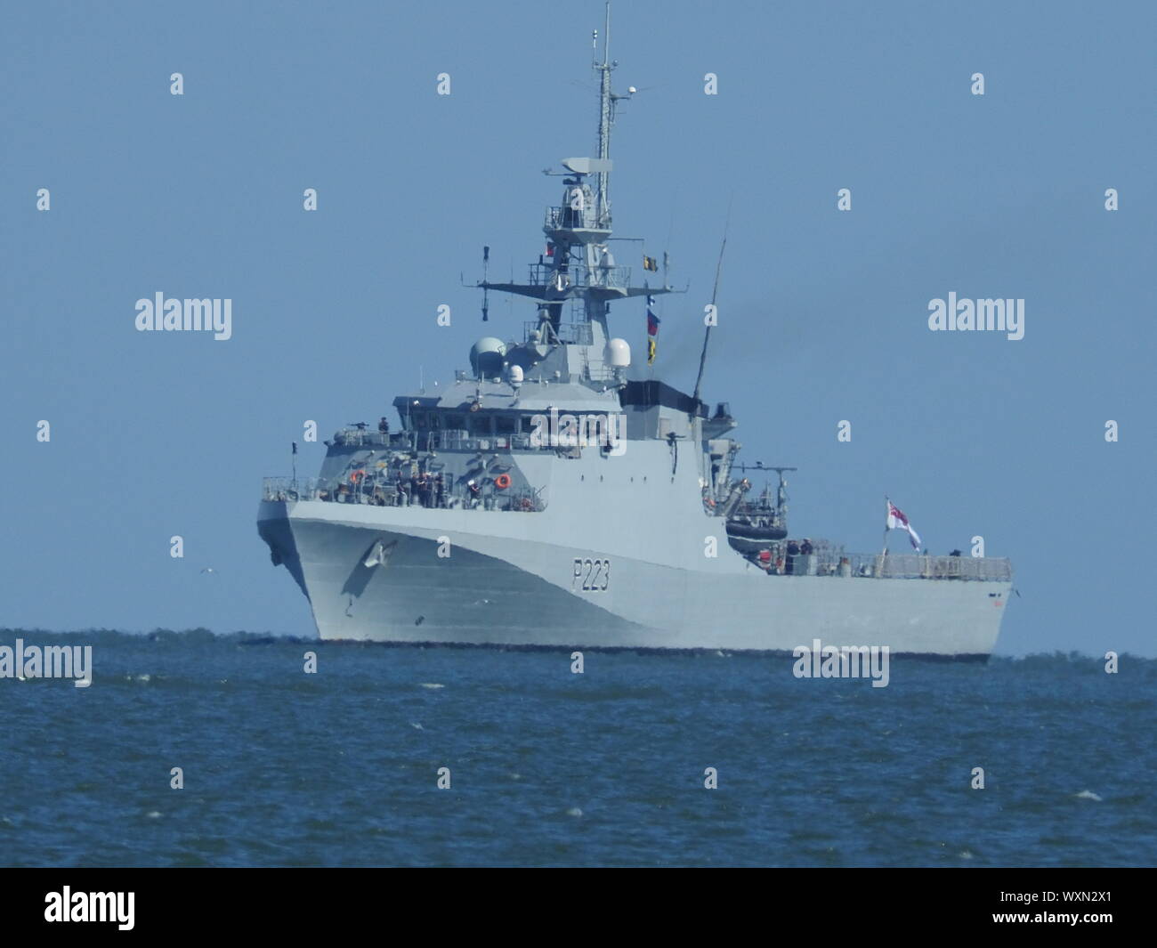Sheerness, Kent, Regno Unito. Il 17 settembre 2019. HMS Medway immettendo il fiume Medway a Sheerness, Kent all ora di pranzo. Essa è diretta a Chatham e insolitamente sarà ufficialmente commissionato nel luogo lei è chiamato dopo durante il suo soggiorno. HMS Medway è un 90-metro offshore nave pattuglia e saranno coinvolti nella lotta contro il terrorismo e anti-operazioni di contrabbando per aiutare a mantenere la Gran Bretagna sicuro. Credito: James Bell/Alamy Live News Foto Stock