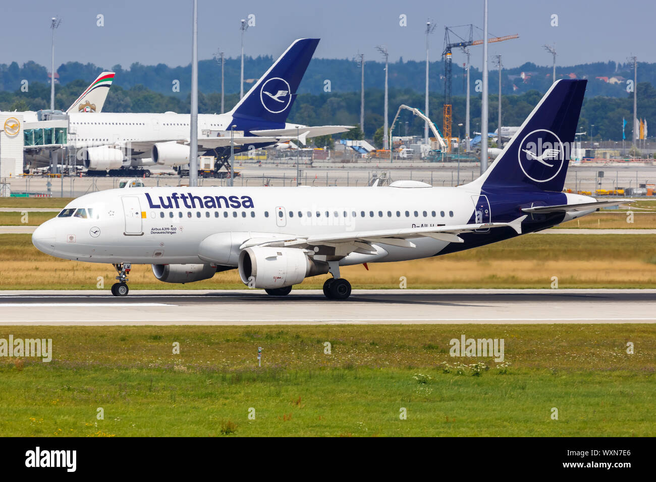 Monaco di Baviera, Germania - Luglio 20, 2019: Lufthansa Airbus A319 in aereo all'aeroporto di Monaco (MUC) in Germania. Foto Stock