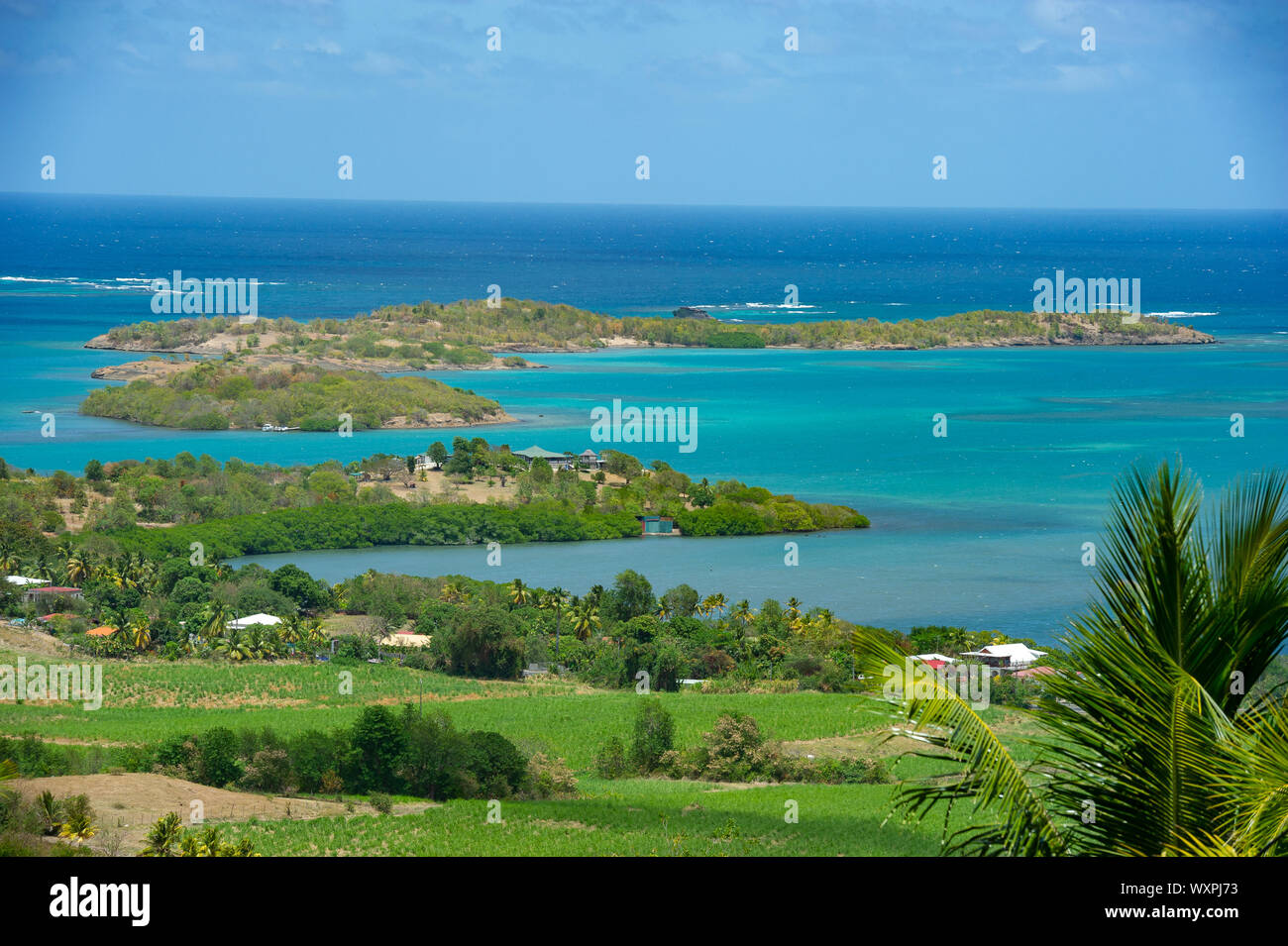 Le Francois, Martinica / 04.08.2014. Martinica, FWI - Vista a Les Trois Ilets dalle montagne Foto Stock