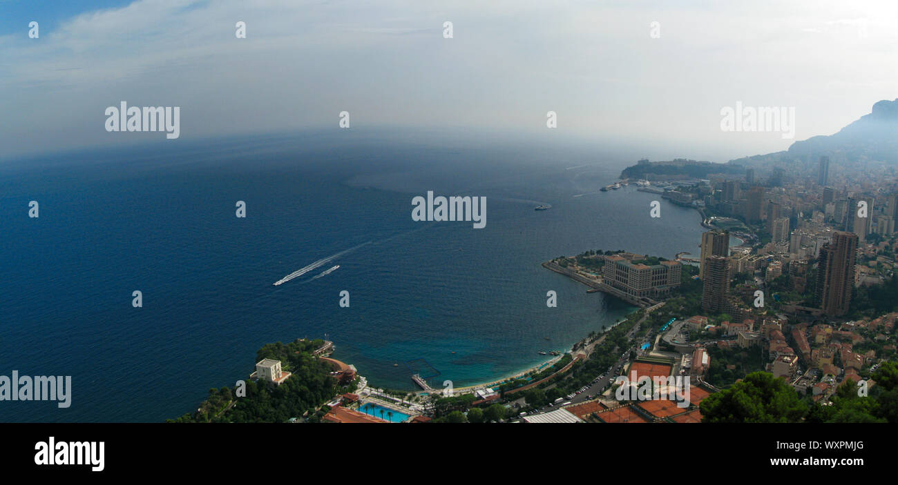 Antenna vista panoramica di Monaco, Francia e il mare Mediterraneo / Cote d Azur in estate Foto Stock