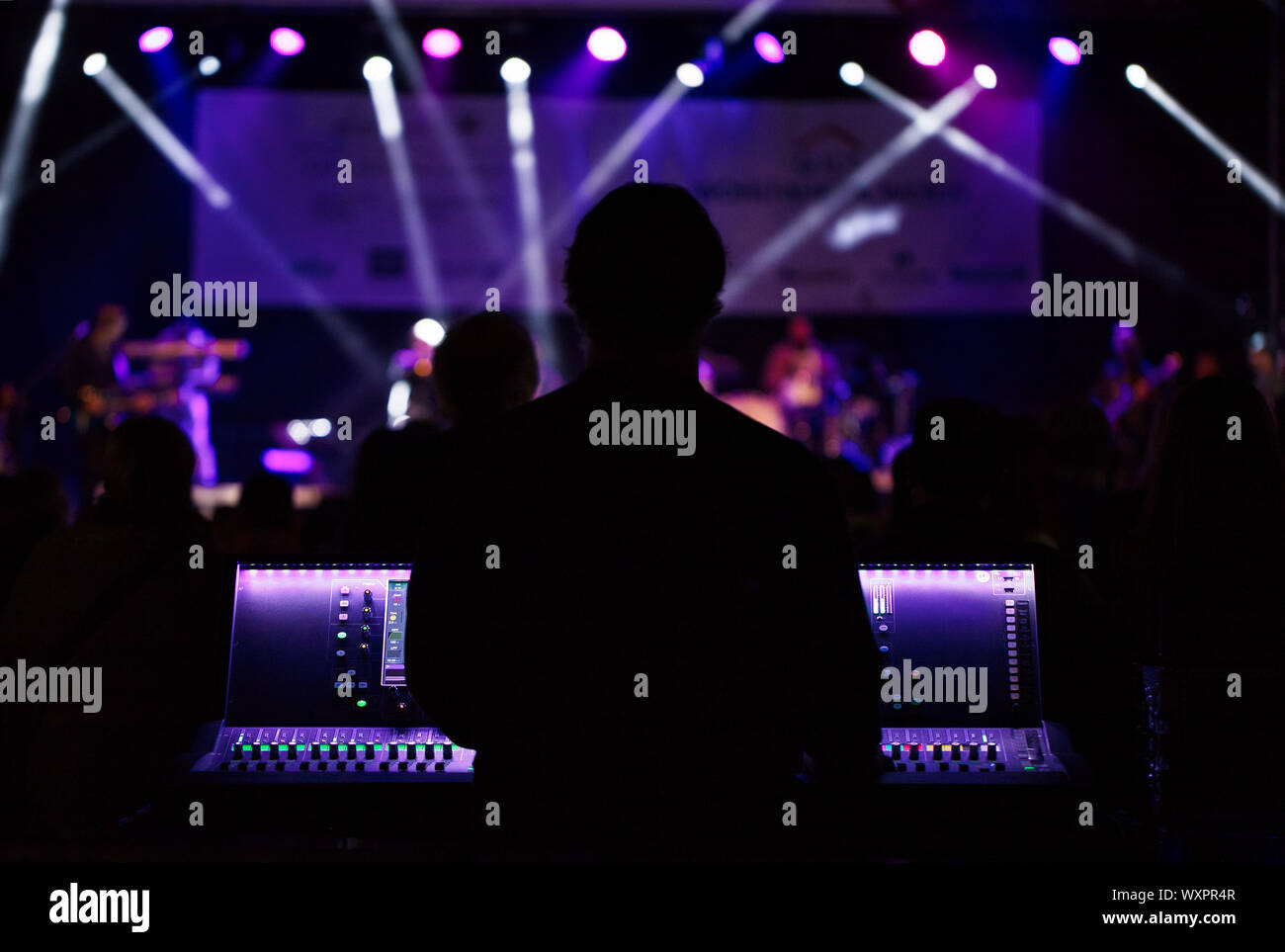 Ingegnere Audio lavorando su un evento in diretta Foto Stock