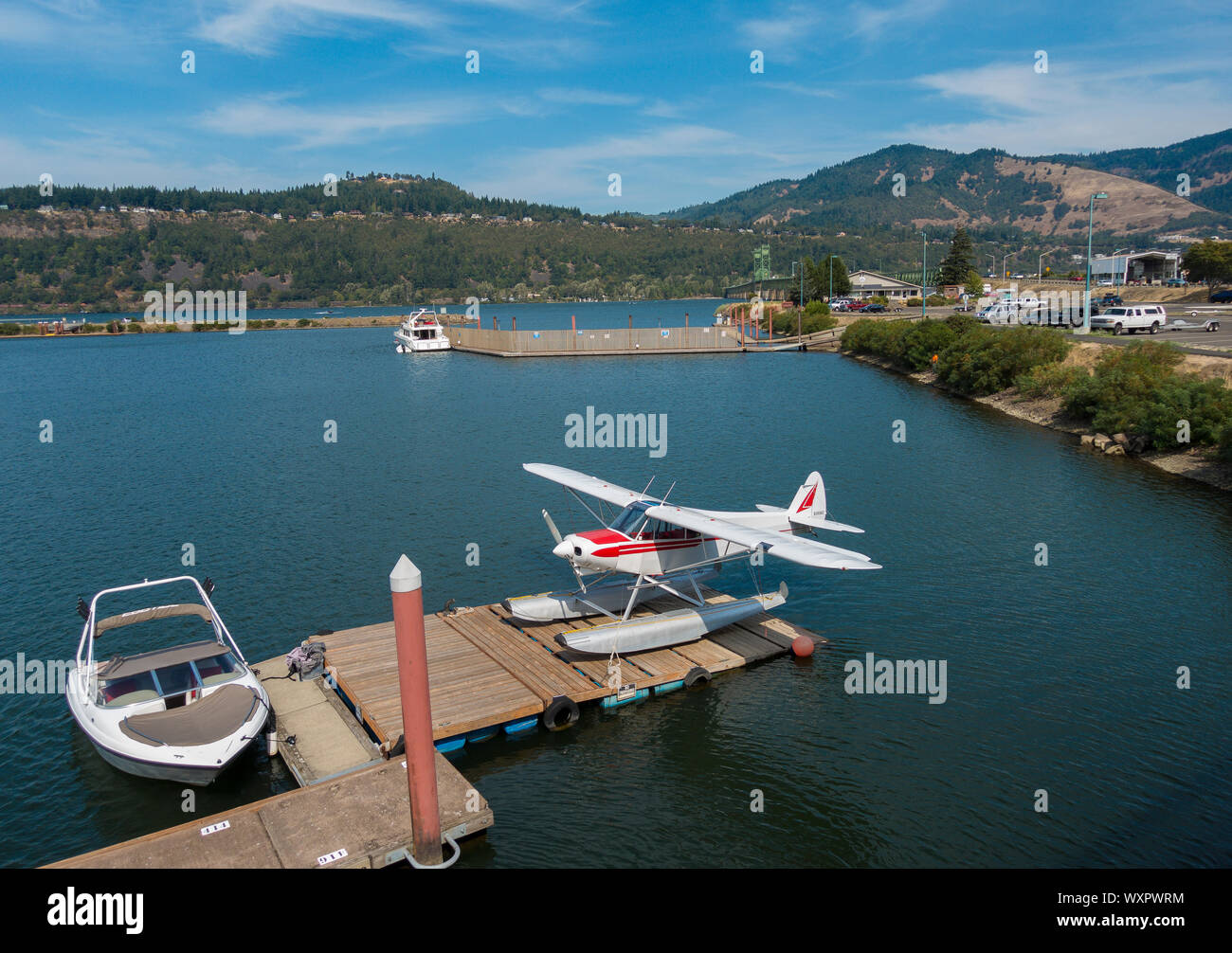 HOOD RIVER, OREGON, Stati Uniti d'America - Idrovolante ormeggiata al porto turistico sul fiume Columbia. Foto Stock