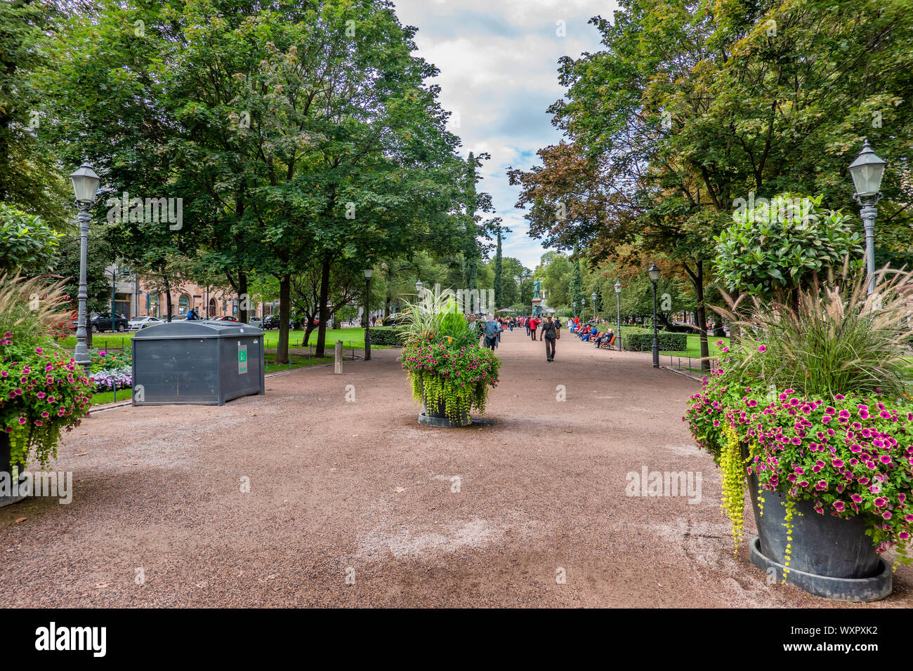 Esplanade nel centro di Helsinki, capitale della Finlandia Foto Stock