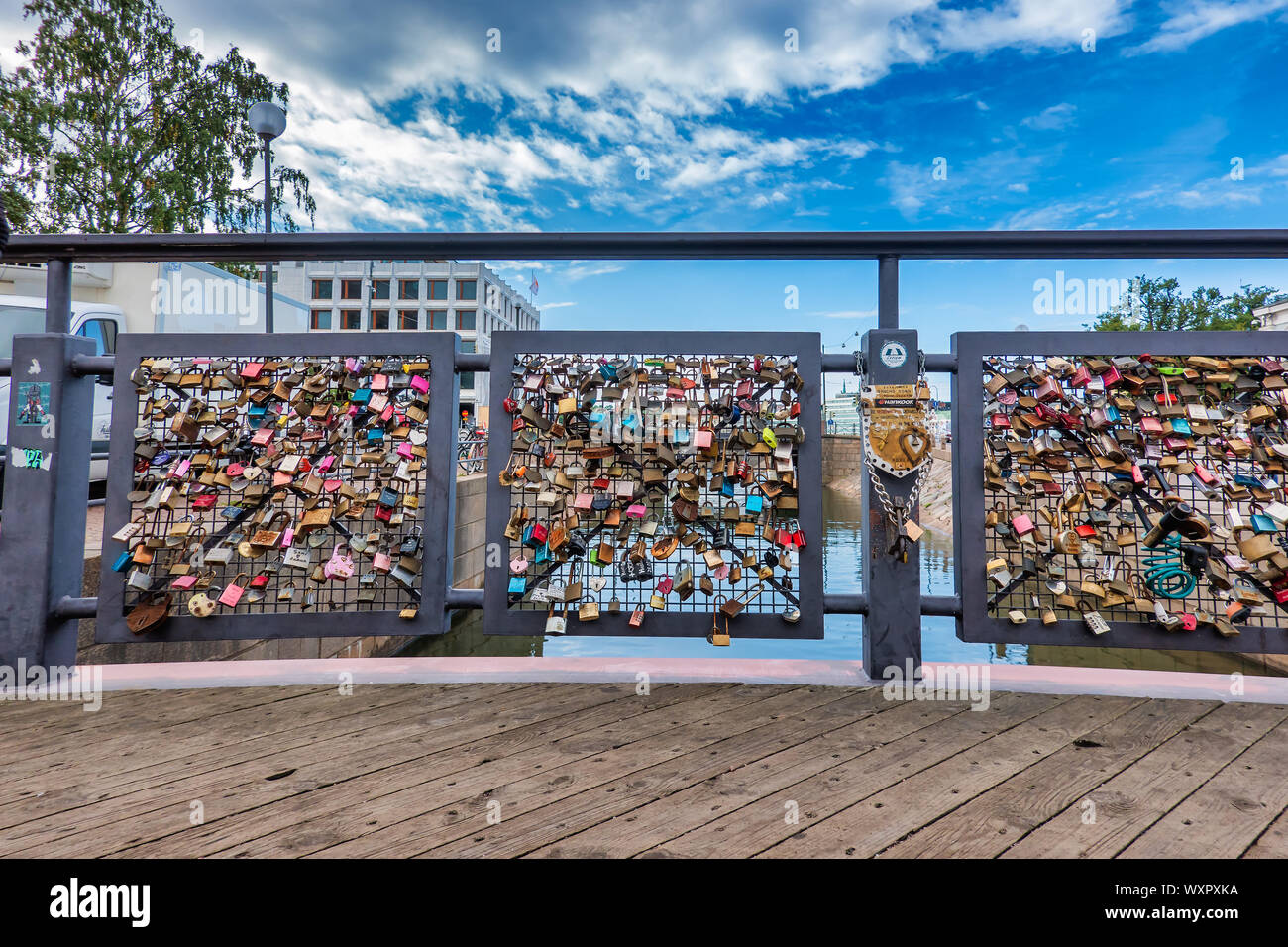 Amore di armadietti su un ponte in Helsinki, capitale della Finlandia Foto Stock