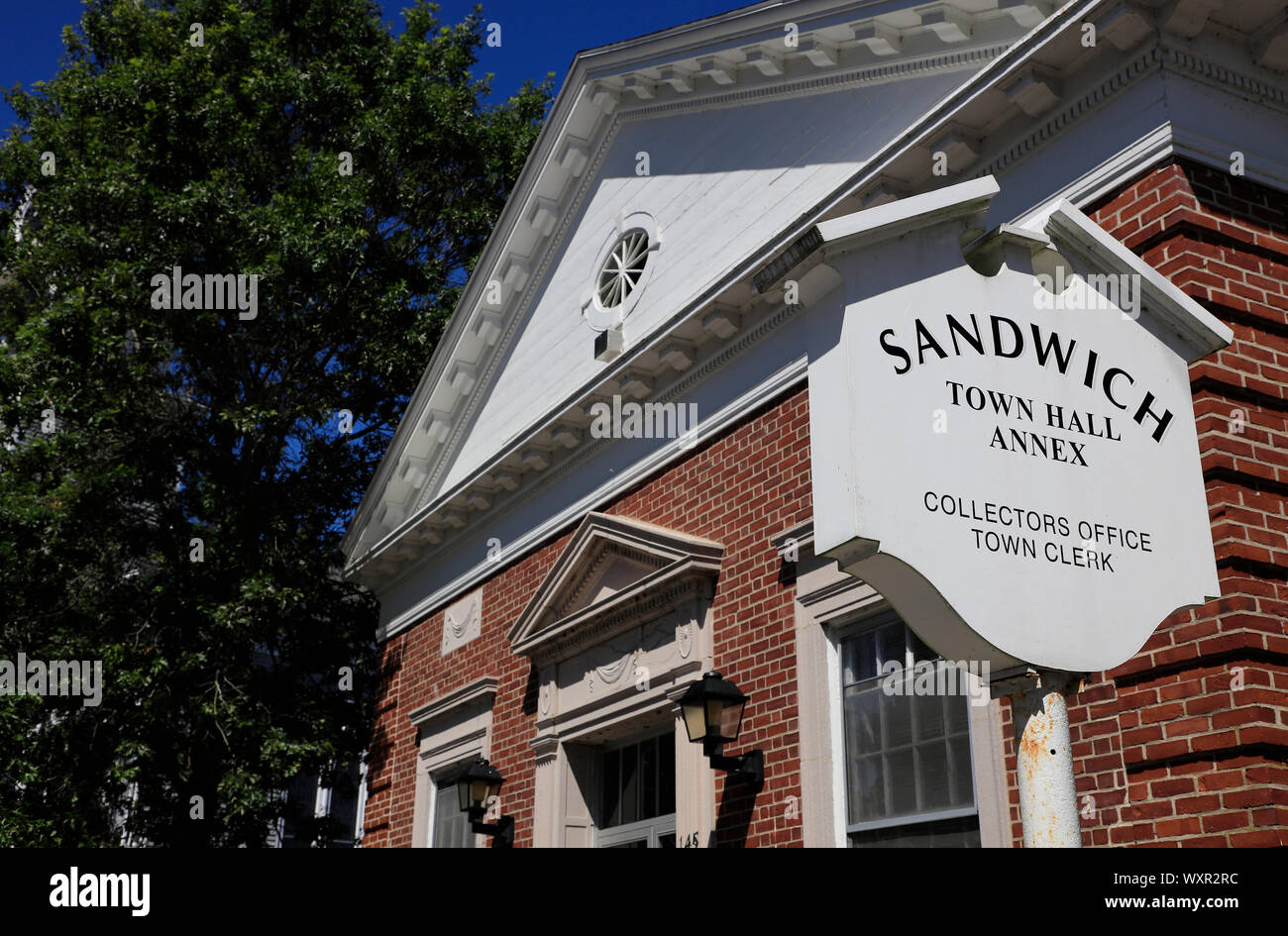 Segno di Sandwich Municipio allegato collezionisti ufficio addetto alla città di fronte al municipio edificio.panino.Cape Cod.Massachusetts.USA Foto Stock