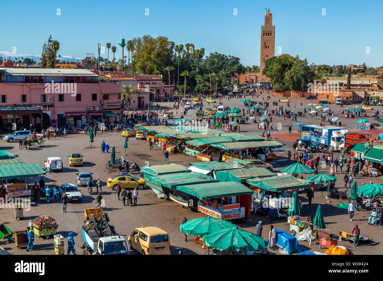 La Moschea di Koutoubia è Marrakech il più famoso punto di riferimento con i suoi 70 metri di altezza minareto visibile per chilometri in ogni direzione marrakech marocco Foto Stock