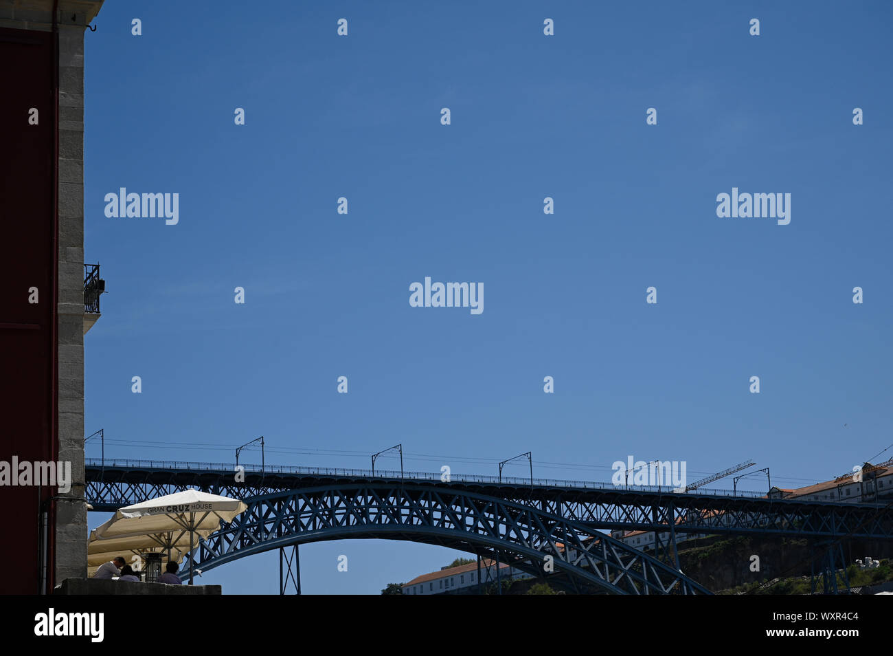 Luis I ponte costruito da Eiffel oltre il fiume Douro a Porto Portogallo Foto Stock