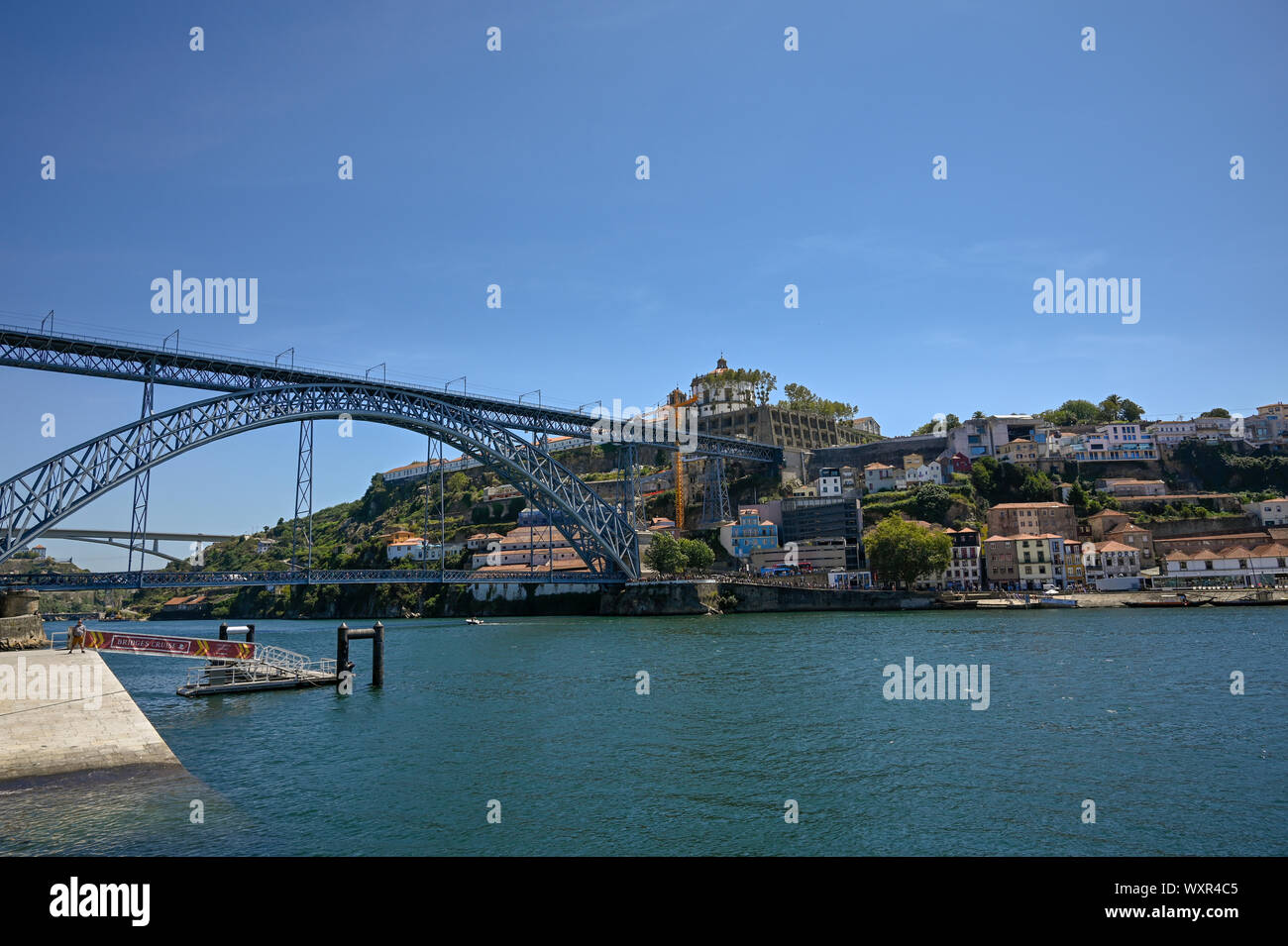 Luis I ponte costruito da Eiffel oltre il fiume Douro a Porto Portogallo Foto Stock