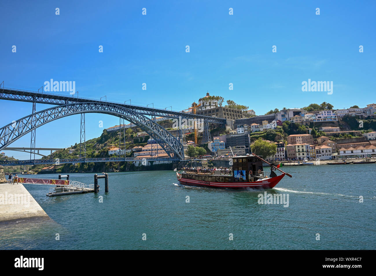 Luis I ponte costruito da Eiffel oltre il fiume Douro a Porto Portogallo Foto Stock