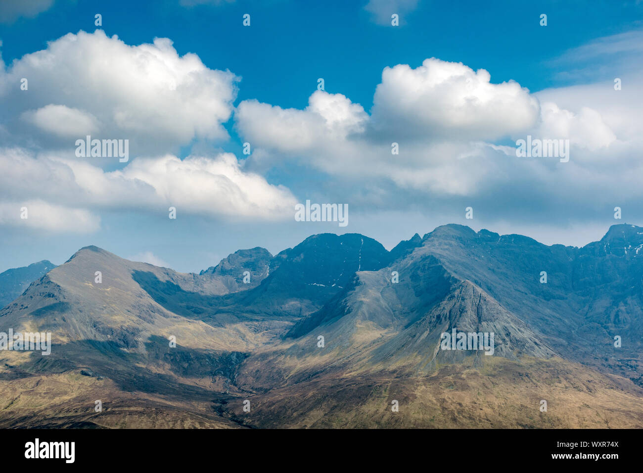 Le montagne Cuillin su Glen fragile, dalla vetta di un Cruachan, Minginish, Isola di Skye, Scotland, Regno Unito Foto Stock