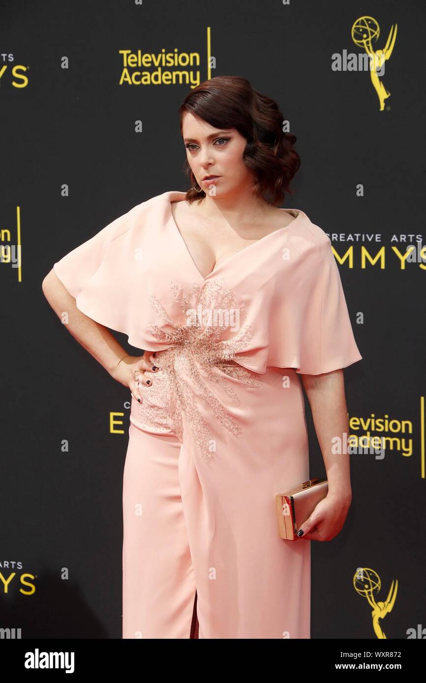 Los Angeles, CA. Xiv Sep, 2019. Rachel Bloom presso gli arrivi per il 2019 Creative Arts Emmy Awards, Microsoft Theatre, Los Angeles, CA il 14 settembre 2019. Credito: Priscilla concedere/Everett raccolta/Alamy Live News Foto Stock