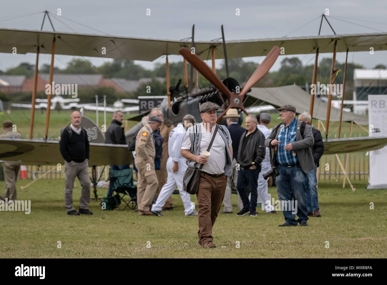 Royal Aircraft Factory essere2 British mono-motore trattore a due biplano SEDILE sul display al Goodwood classic car show. Foto Stock