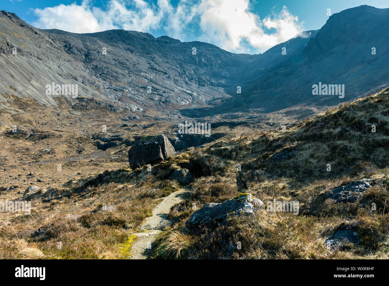 La traccia in Coire na Banachdich. Nelle montagne Cuillin, Isola di Skye, Scotland, Regno Unito Foto Stock