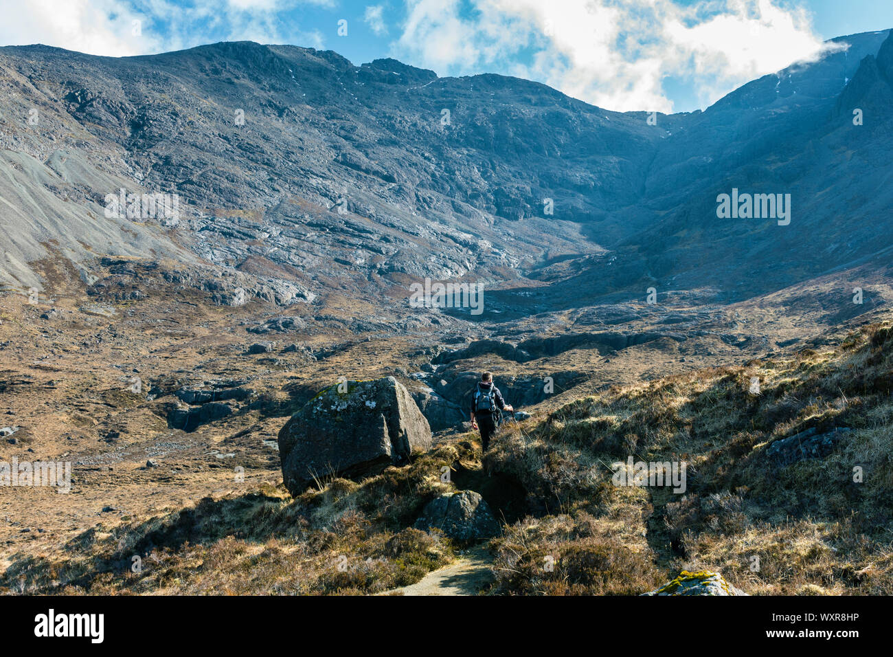 La traccia in Coire na Banachdich. Nelle montagne Cuillin, Isola di Skye, Scotland, Regno Unito Foto Stock