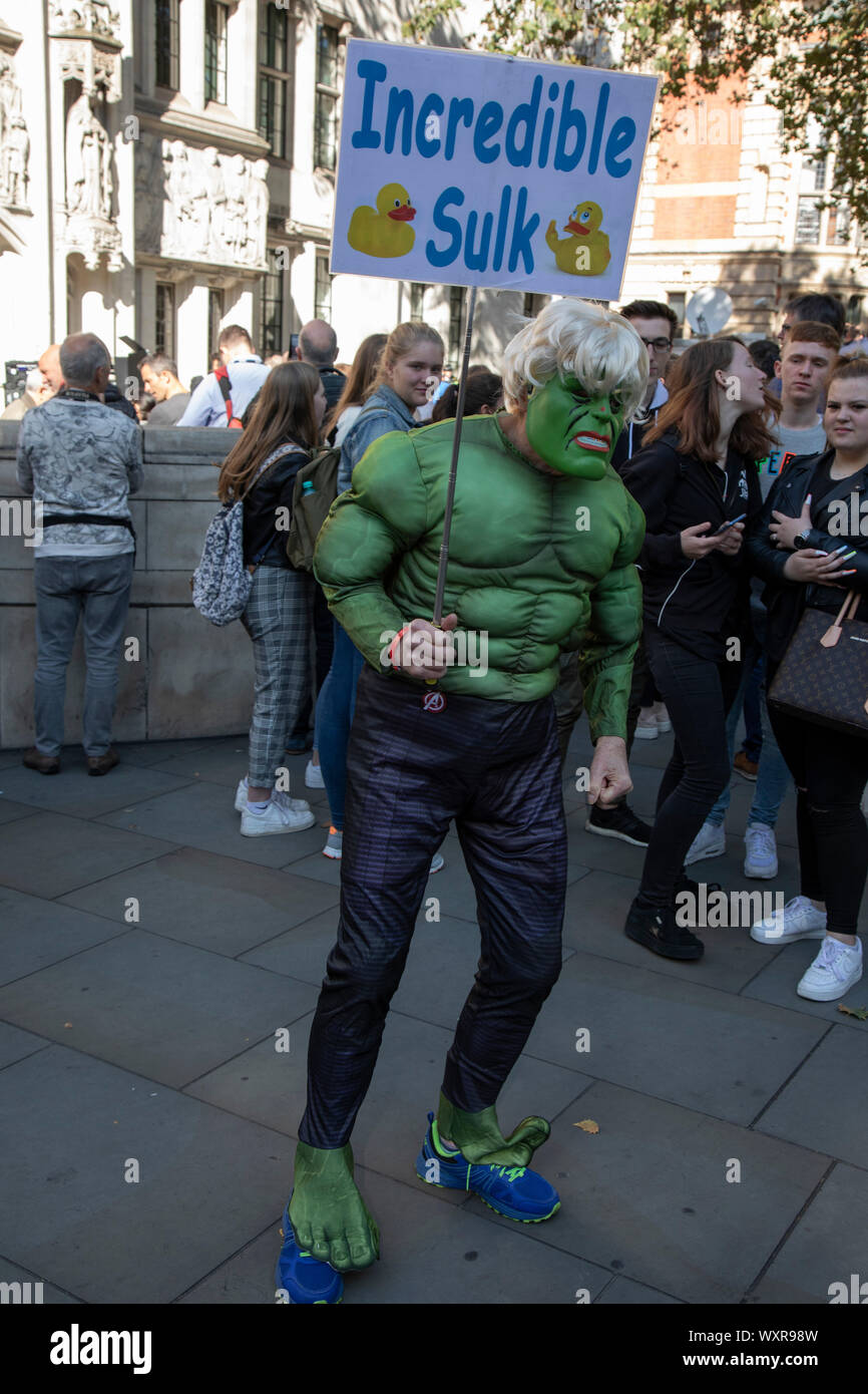 Hulk costume immagini e fotografie stock ad alta risoluzione - Alamy