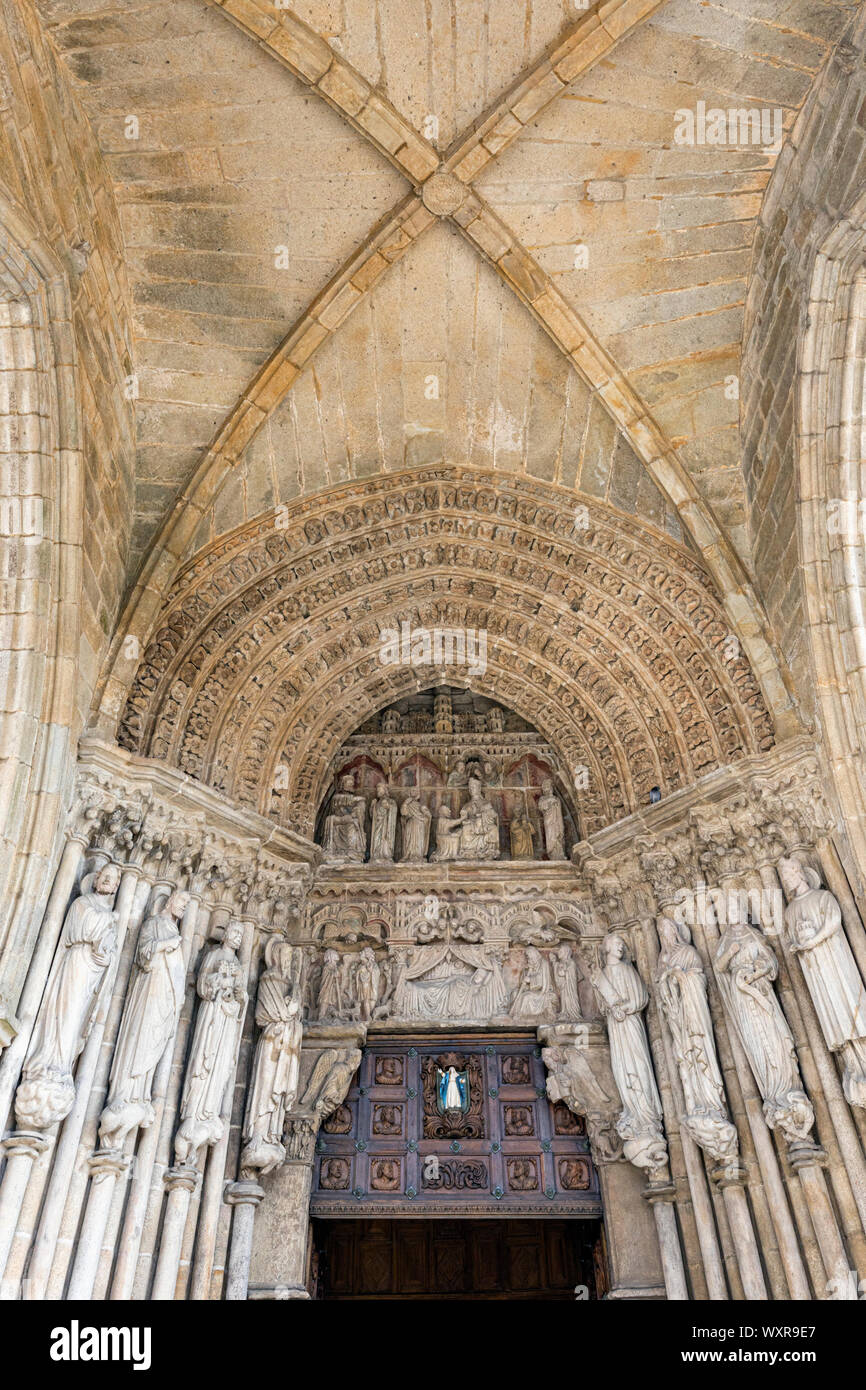 La romanico-gotica Catedral de Santa Maria, costruita durante il XII-XIII secolo. La Cattedrale di Santa Maria. Tui, Pontevedra, Galizia, Spagna Foto Stock