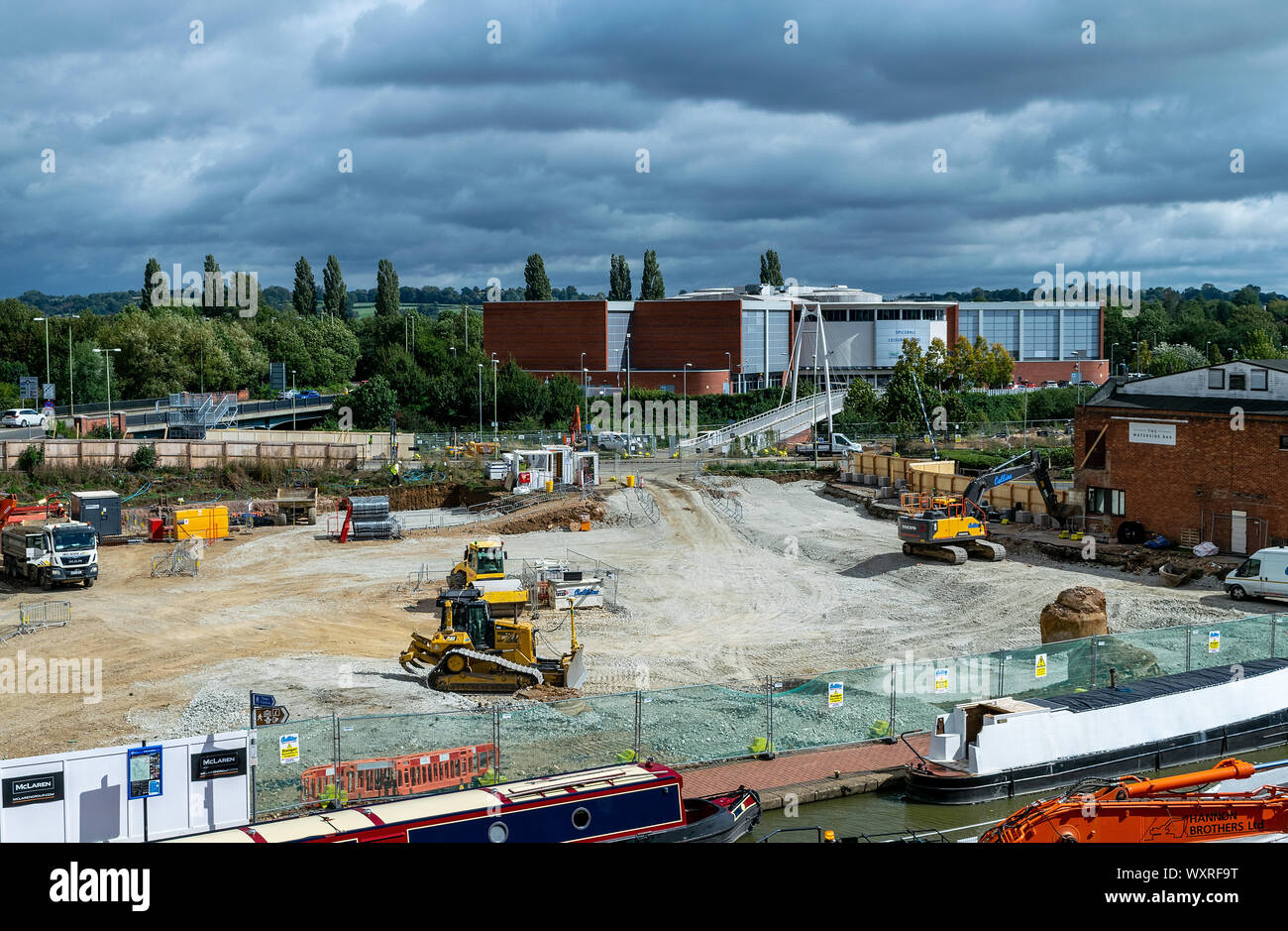 Espansione del Castello Quays shopping centre, Banbury, Oxfordshire, Inghilterra, Regno Unito mostra l'attuale edificio sito come esso progredisce Foto Stock
