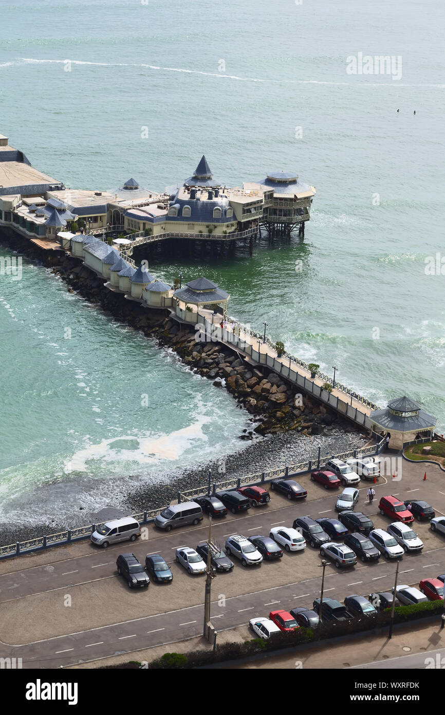 LIMA, Perù - 20 febbraio 2012: Il ristorante La Rosa Nautica costruita su un molo sulla costa del distretto di Miraflores il 20 febbraio 2012 a Lima Foto Stock