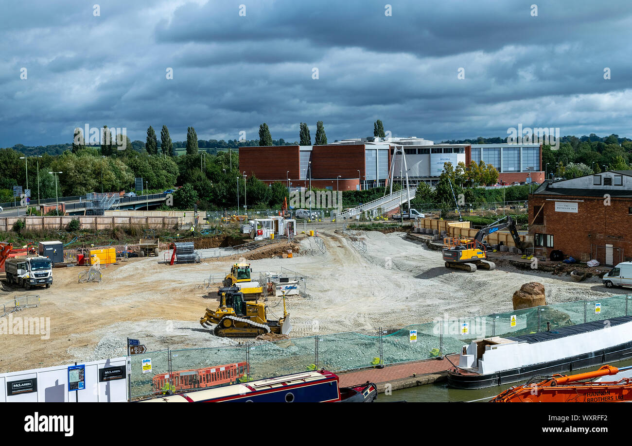 Espansione del Castello Quays shopping centre, Banbury, Oxfordshire, Inghilterra, Regno Unito mostra l'attuale edificio sito come esso progredisce Foto Stock