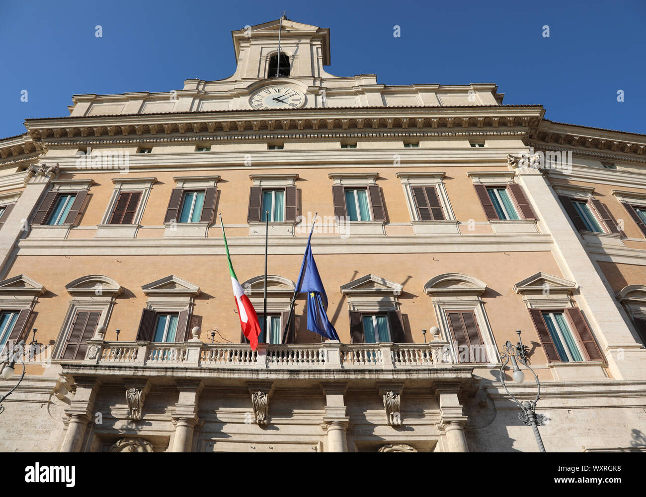 Il Parlamento chiamato Palazzo Montecitorio in Roma Italia Foto Stock