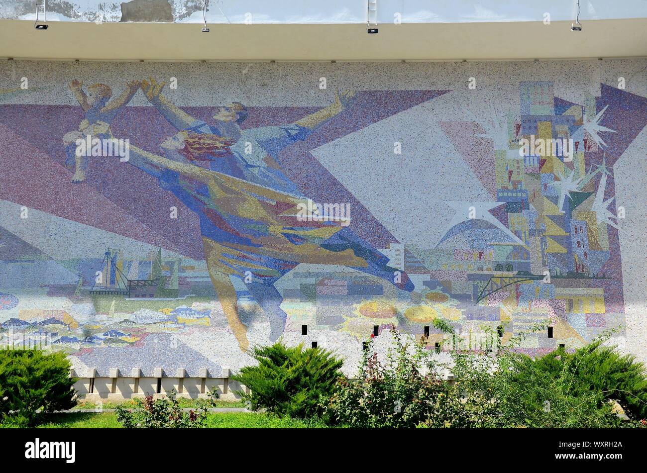 Mangalia am Schwarzen Meer, Dobrudscha, Rumänien: kommunistisches Mosaik am Kulturpalast Foto Stock