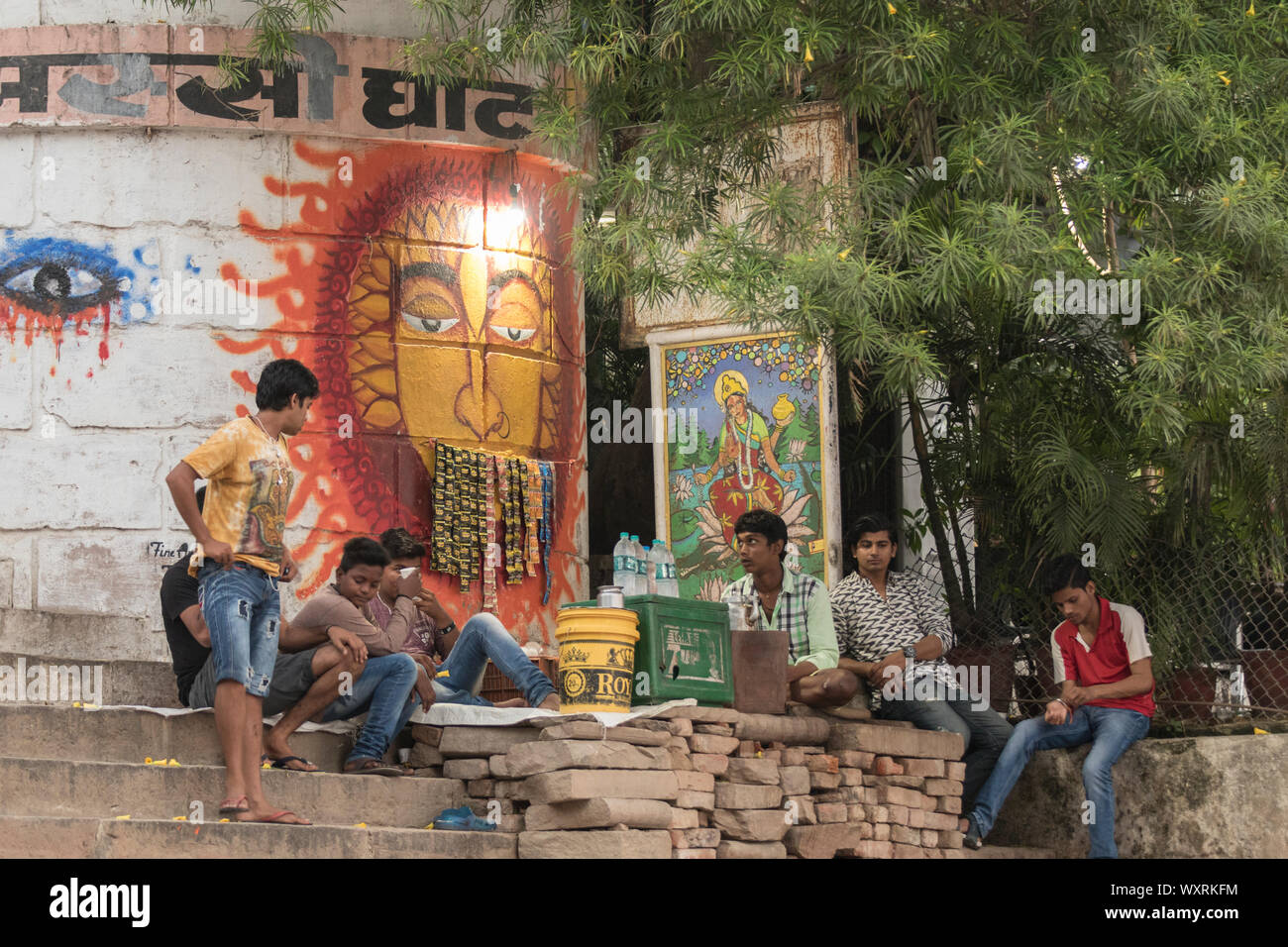 Essenza del lato della strada di negozi in India Foto Stock