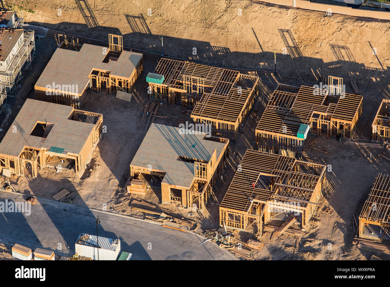 Vista aerea del quartiere di nuova costruzione nella valle di San Fernando area di Los Angeles, California. Foto Stock