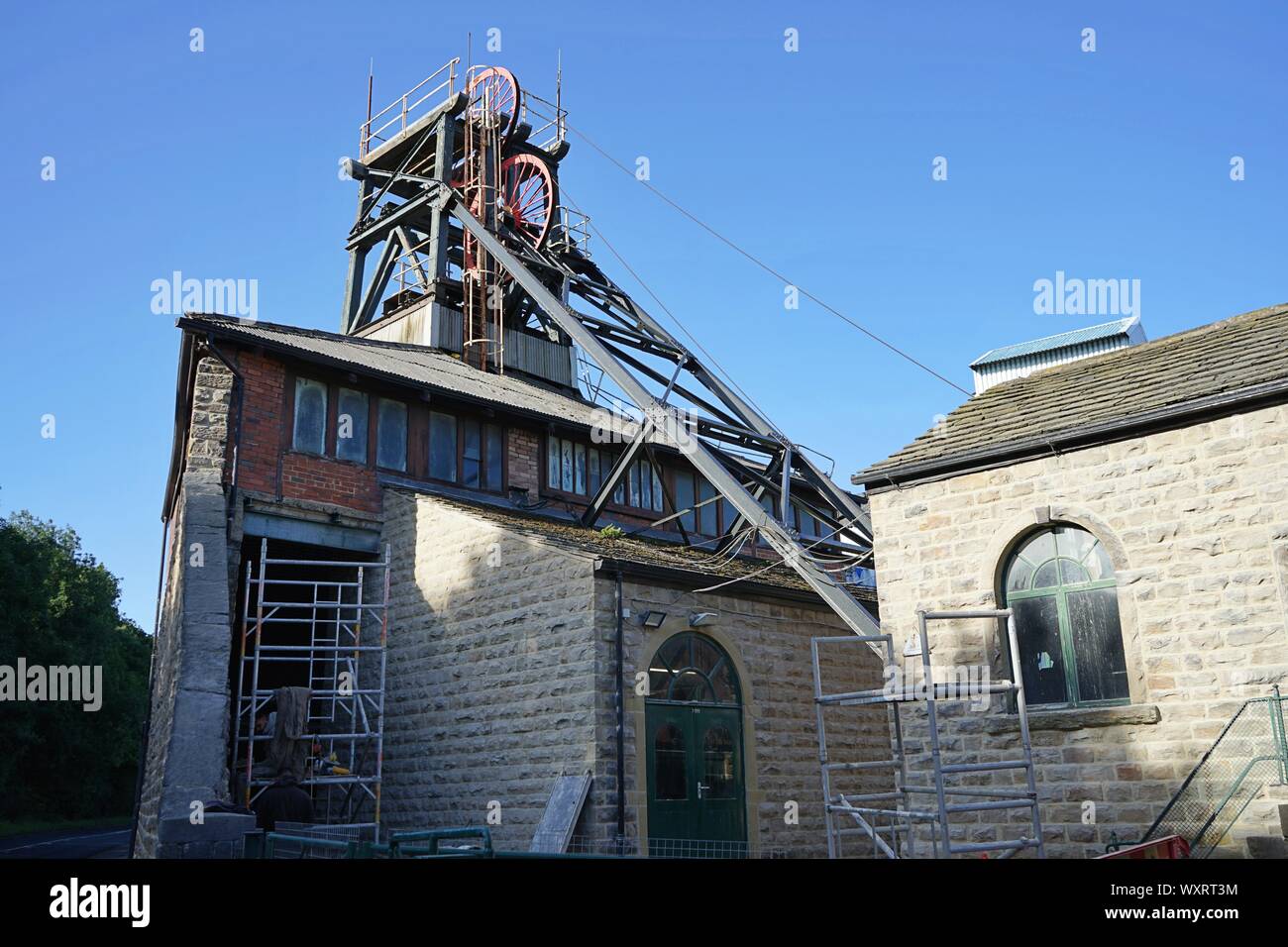 La testa di avvolgimento e casa di avvolgimento La costruzione presso il National Coal minning museo per Inghilterra Walkfield Yorkshire Inghilterra Foto Stock