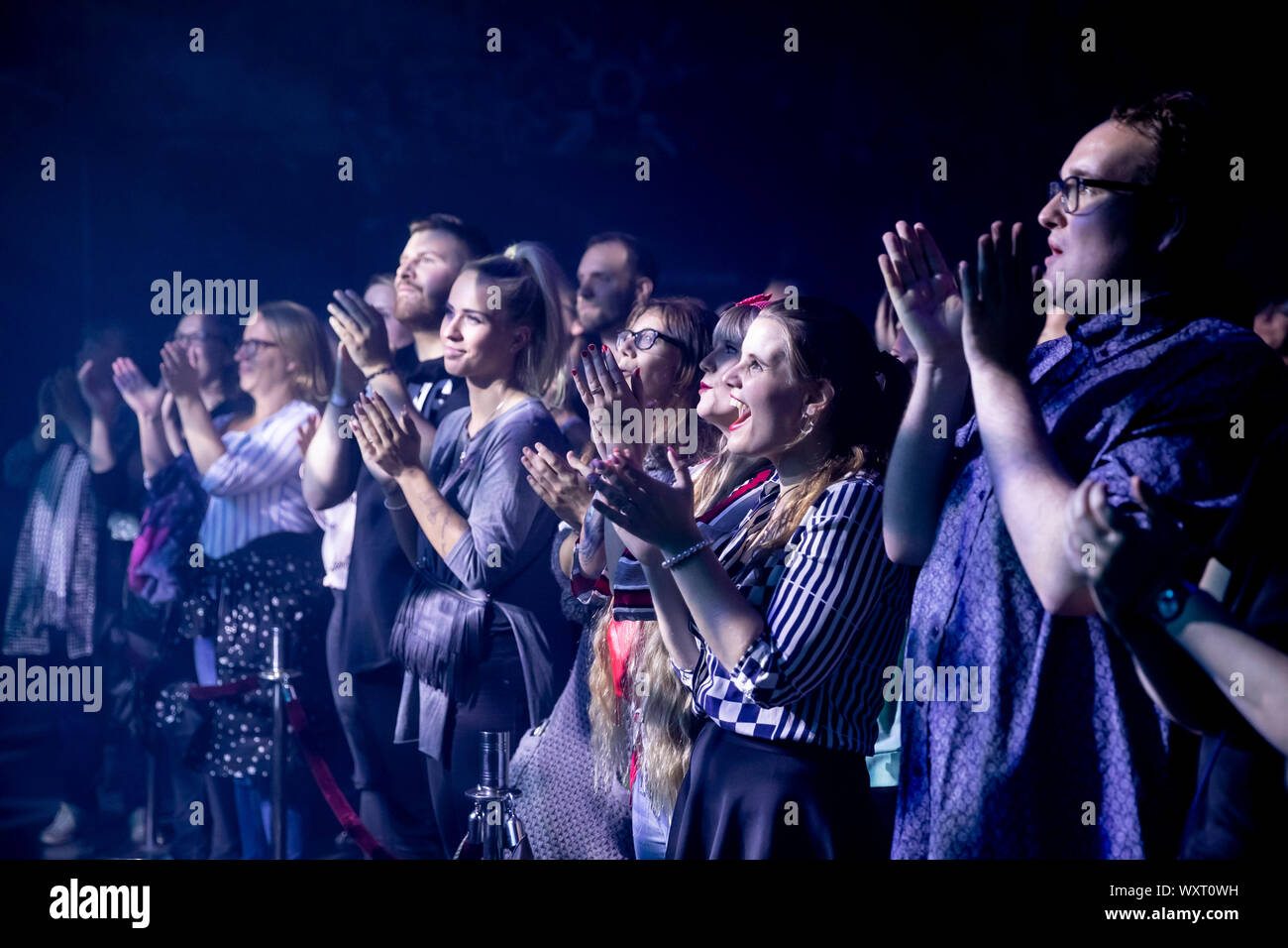 Berlino, Germania. Xvii Sep, 2019. Spettatori seguire un concerto da Jeanette Biedermann in Kesselhaus nella Kulturbrauerei. L'album "NA" sarà rilasciato il 20 settembre 2019. Credito: Christoph Soeder/dpa/Alamy Live News Foto Stock