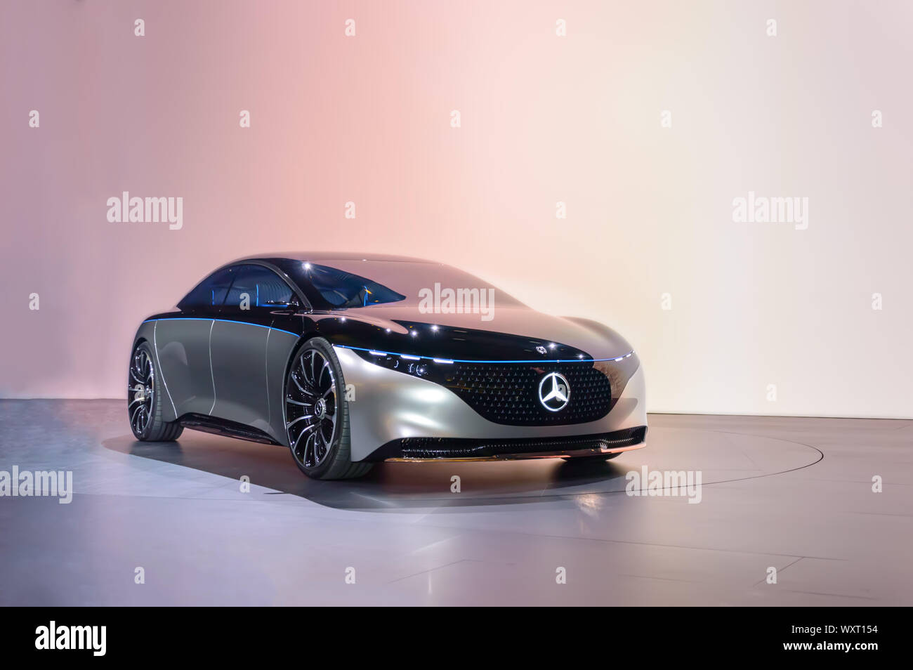 Francoforte - Sep 15, 2019: Argento Mercedes-Benz Vision EQS - Premiere di totalmente elettrico il concetto di lusso auto con design futuristico a IAA 2019 Ristorante Foto Stock