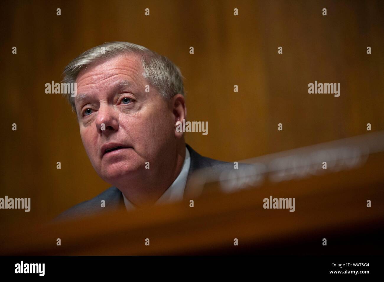 Washington, Stati Uniti d'America. Xvii Sep, 2019. Stati Uniti il senatore Lindsey Graham (Repubblicano della Carolina del Sud) parla nel corso di una audizione sull'Olocausto-ser i crediti di assicurazione sul Campidoglio di Washington, DC, Stati Uniti il 17 settembre 2019. Credito: Stefani Reynolds/CNP | Utilizzo di credito in tutto il mondo: dpa/Alamy Live News Foto Stock