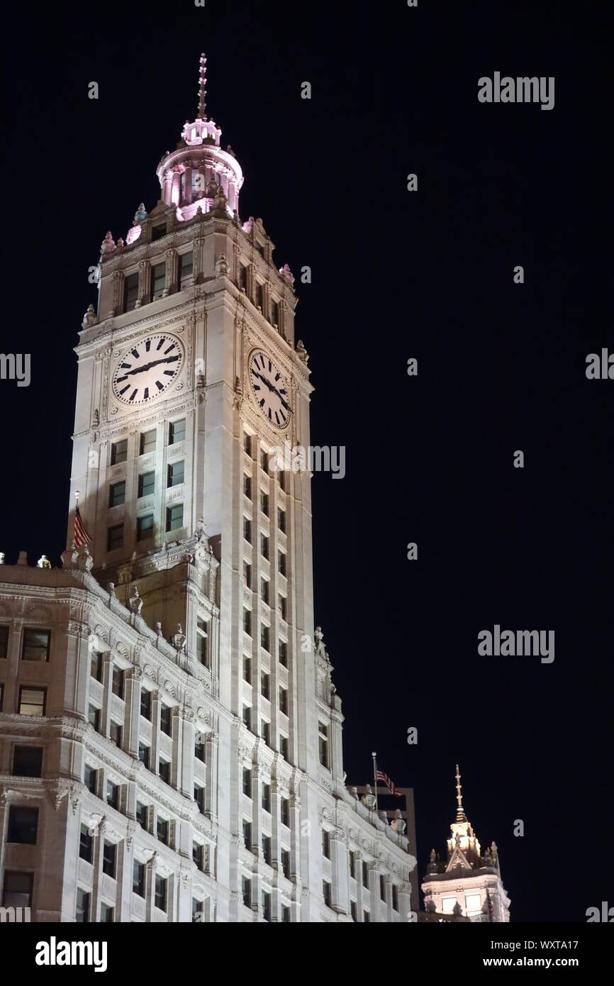 Riprese notturne a Chicago di strutture alte Foto Stock