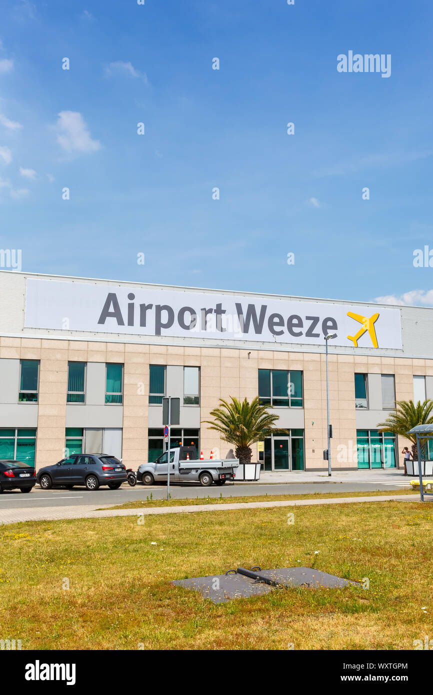 Weeze, Germania - 23 Giugno 2019: terminale di Weeze Niederrhein aeroporto (NRN) in Germania. Foto Stock