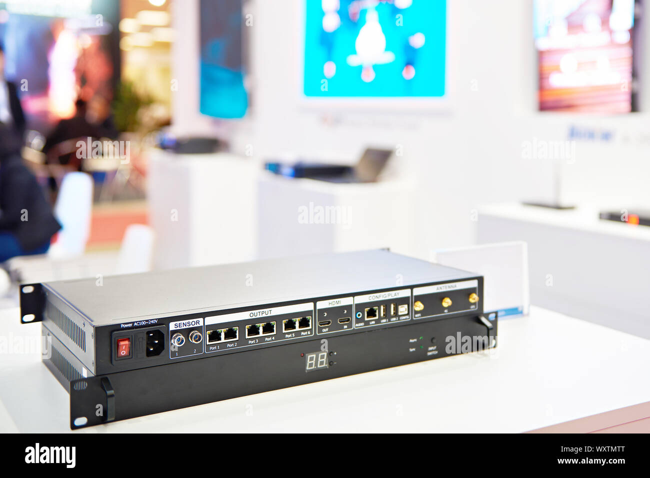 Il display a LED sulla centralina stand exhibition Foto Stock