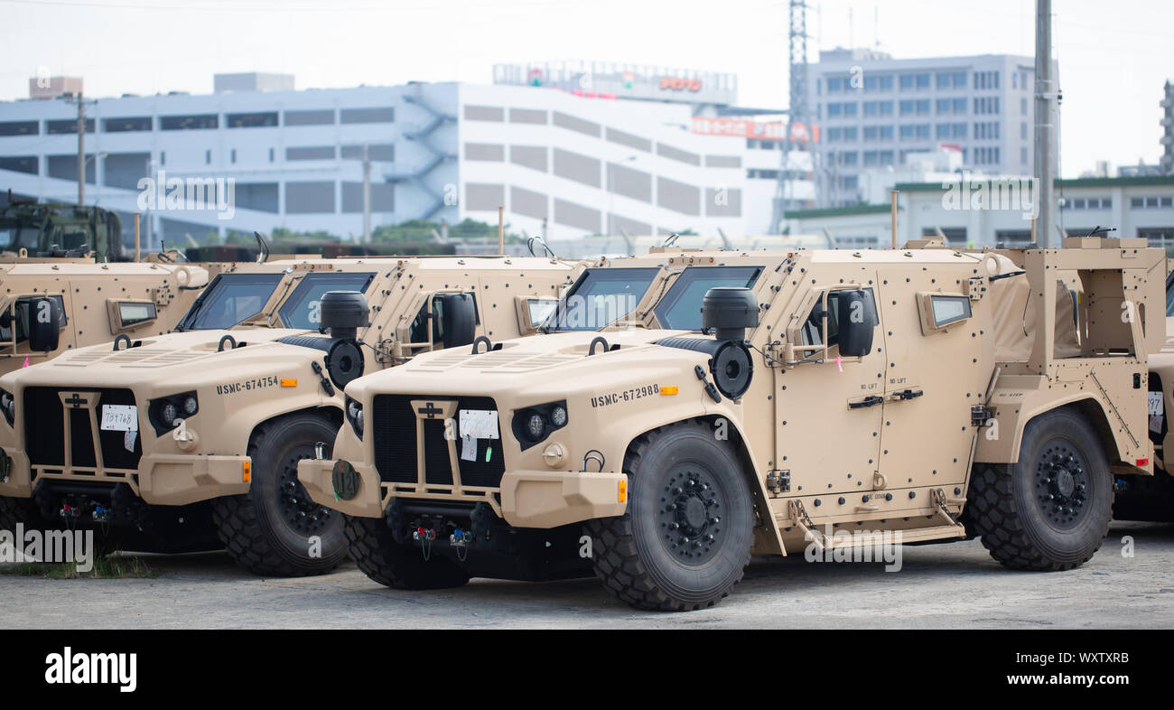 La luce comune veicolo tattico è la più recente aggiunta alla terza divisione Marine la flotta di veicoli a Okinawa, Giappone. Con migliorata armor, una migliore motore, e di durata maggiore rispetto a quella dell'Humvee, il JLTV è una nuova e preziosa risorsa per la terza divisione Marine e migliorerà notevolmente il successo della missione e la letalità. (U.S. Marine Corps foto di Cpl. Giacobbe Hancock) Foto Stock