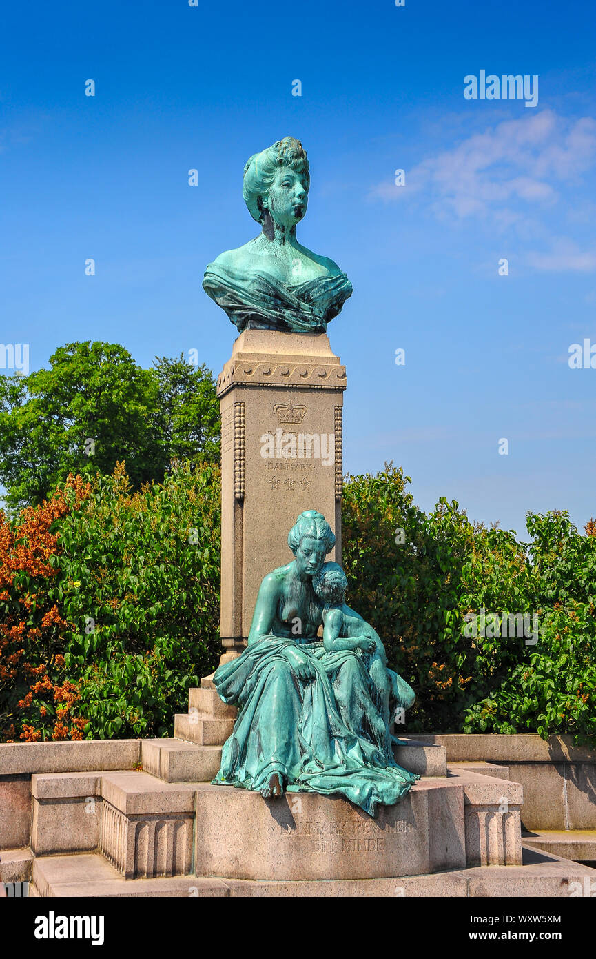 Copenaghen, Danimarca - Luglio 2015: Monumento alla principessa Marie di Orleans noto anche come Marie Amelie Francoise Helene sul Langelinie, Promenade. Foto Stock