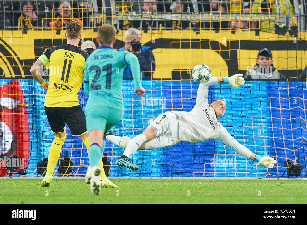 Marc-andré TER STEGEN, Barca 1 Marco REUS, BVB 11 , calci di rigore, 11m, calcio di rigore, azione, scatto singolo, shot sul traguardo, combatte per la palla, le catture e le catture, tenere, difendere, azione, telaio, tagliare, reazione pugno, salvare, BORUSSIA DORTMUND - FC Barcellona 0-0 UEFA Champions League, Dortmund, Settembre 17, 2019 stagione 2019/2020, fase di gruppo Gruppo F, BVB e Barca © Peter Schatz / Alamy Live News Foto Stock