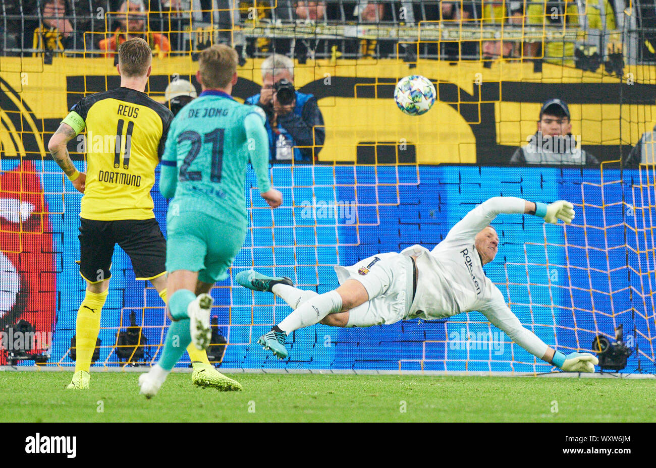Marc-andré TER STEGEN, Barca 1 Marco REUS, BVB 11 , calci di rigore, 11m, calcio di rigore, azione, scatto singolo, shot sul traguardo, combatte per la palla, le catture e le catture, tenere, difendere, azione, telaio, tagliare, reazione pugno, salvare, BORUSSIA DORTMUND - FC Barcellona 0-0 UEFA Champions League, Dortmund, Settembre 17, 2019 stagione 2019/2020, fase di gruppo Gruppo F, BVB e Barca © Peter Schatz / Alamy Live News Foto Stock